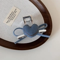 Detalle de pinza para el cabello en mezclilla azul con corazón y lazo elegante - Estilo Pinza de Metal Clara / Denim Claro Corazón Pinza de Pelo