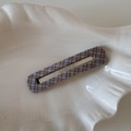 Détail d'une barrette rectangulaire en tissu à carreaux bleu et marron avec base métal - Rectangulaire / Carreaux Bleu Clair