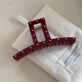 Dettaglio della pinza per capelli bordeaux a pois con molla dorata su tessuto bianco - Borgogna Pois Fermaglio Lungo (13cm)