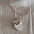 Detail of cute puppy necklace glasses holder made of beige lychee leather with strap - Blue Striped Dog