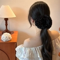 Dettaglio elegante molletta per capelli a pois con strati di tessuto a rete increspato - Pinza Fiore a Pois / Nero