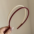Dettaglio di cerchietti colorati con denti antiscivolo per acconciature quotidiane - Rosso Beige