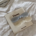 Gros plan de barrettes à cheveux nœuds bleu et blanc nacré sur fond de tissu minimaliste - Paire Bleu et Blanc - Grand Nœud