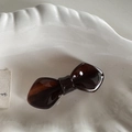 Dettaglio di elegante fermaglio per capelli a fiocco marrone scuro in acetato su piatto - Fermaglio Fiocco Acetato-Caffè