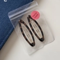 Close-up of leopard print hair clips set in transparent packaging with logo sticker - Oval Hollow BB - Tortoise (6.6cm)
