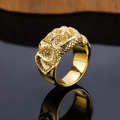Anello chevalier punk da uomo in finitura dorata con trama a scaglie di serpente reale - US 7 / Oro