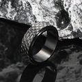 Retro Herrenring aus Titanstahl mit Drachenschuppenmuster und Drehkunktion - US 8 / Schwarz