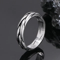Anello intrecciato vintage da uomo in acciaio inossidabile con texture retro e finitura argento - US 7 / Color Acciaio