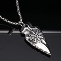 Colgante escudo vikingo Aegishjalmur con brújula grabada en una cadena de caja dura - Solo Colgante (Sin Cadena) - Color Plata