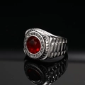 Heren vintage roestvrijstalen ring met ronde rode edelsteen en pavé gezette diamanten - Staal Kleur Rode Edelsteen