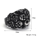 Makroansicht des Vintage Totenkopfrings mit Details zu 19mm Höhe und 14,5g Gewicht - Größe 7 / Gotisches Multi-Totenkopf Relief (Stil 7)
