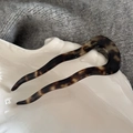 Macro shot of U-shaped acetate hair pin with tortoise pattern and handmade engraving - Wavy U-Shaped Pin (Black Coffee) / Black Coffee