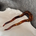 Detail of tortoise shell acetate U-shaped hair pin with France Handmade gold lettering - Wavy U-Shaped Pin (Amber) / Amber