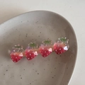 Dettaglio del fermaglio per capelli a fragola con sfumatura di resina glitterata e foglie - Fermaglio Per Capelli Fragola-4 Pezzi Dritto