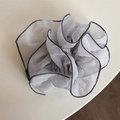 Primer plano de coletero de malla gris claro con bordes grises y etiqueta de moda - Estilo de Capullo (FQ881090) / Gris claro