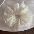Detalle del coletero de encaje blanco con bordado floral y tela de malla en capas - Blanco Crema Encaje Grande de Doble Capa
