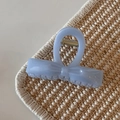 Detail of blue glitter bow hair claw clip with golden spring on woven mat texture - Glitter Jelly Blue - Basic Knot Shape