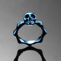 Anello teschio gotico vintage in acciaio al titanio blu scuro con fascia a forma di ossa - Taglia 6 / Blu