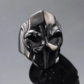 Gotischer Spartanischer Totenkopfring aus Stahl mit geometrischem Maskendesign - US 7 / Schwarz
