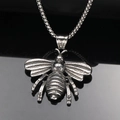 Collana con ciondolo a bombo retrò in acciaio inossidabile con ali su sfondo nero - Solo Ciondolo (Senza Catena)