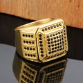 Anello quadrato di lusso dorato da uomo con pavé di zirconi neri in stile hip hop - Taglia 7 / Oro