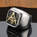 Silberner Herrenring aus Edelstahl mit goldenem Freimaurer-Logo auf schwarzem Feld - US 7 / Gold & Silber