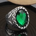 Vintage Herrenring aus Titanstahl mit gewebten Streifen und grünem Edelstein-Besatz - US 7 / Silber Grüner Edelstein