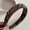 Serre-tête à carreaux marron avec ours en peluche et nœud doré pour l'automne - Serre-tête Écossais
