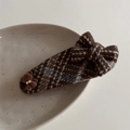 Barrette à cheveux à carreaux marron avec ours en peluche et nœud sur plateau - Clip BB Larme Plaid