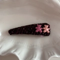 Detailed view of a purple knitted hair clip with two cute plastic bears on white plate - Coffee Red Bear-Triangle