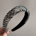 Detailed view of the soft velvet texture and zebra pattern on the padded headband - Grey-Beige