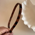 Detail van de schildpadhars hoofdband met antislip binnentanden en glanzende afwerking - Donkerbruin Schildpad - Hoofdband