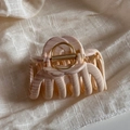 Detail of a large marble texture claw clip with premium gold metal spring on linen fabric - Large Chrysanthemum Style / Wavy Toffee