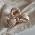 Detail of a large bow hair claw clip with cream and light purple marble texture finish - Small Cross Knot Style / Wavy Toffee