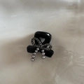 Detalle de mini pinza negra para el pelo con lazo de strass y colgante de perlas - Mini Pinza - Lazo de Perla Artificial Gris