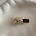 Détail d'accessoire de tête de chat en résine pailletée avec inscription faite main - Pince Chat - Blanc Transparent