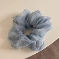 Detalle de coletero de malla azul claro con flores 3D y efecto de teñido degradado - Azul