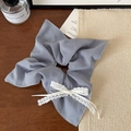 Detalle de coletero de cuadros azules y blancos con un lazo de encaje elegante - Estilo Cuadros Azul Blanco Lazo Encaje (FQ-0400-3)