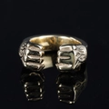 Anello in acciaio inossidabile dorato lucido con design a doppio pugno e riflesso a specchio - US 7 / Oro