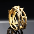 Retro golden thorn branch crown ring in titanium steel with natural frosted texture - US 7 / Gold