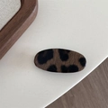 Close-up of an oval leopard print hair clip with matte texture and vintage aesthetic - Coffee Leopard-Oval