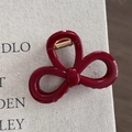 Close-up of deep red bow hair claw with gold spring detail on linen background - Gold Glitter Red - Ribbon Bow