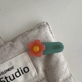 Haarklammer aus Acetat mit orangefarbener Blume und dunkelgrünem Sockel - Haarclip / Orange-Rosa