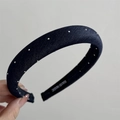 Dettaglio interno del cerchietto in denim con stampa dorata Hand Made e strass scintillanti - Denim con Strass-Stile Stretto