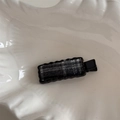 Detail of the sweet black wavy hair clip with gray checkered fabric on a white plate - Rectangular Wave Plaid Style / Black