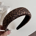 Dettaglio del cerchietto spesso in velluto leopardato con fodera interna antiscivolo - Stile Largo 4cm (FQ881222) / Velluto Leopardato - Fascia Larga 4cm