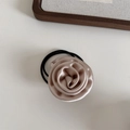 Dettaglio dell'elastico in raso rosa oro champagne con un elegante design floreale vintage - Albicocca - Elastico Fiore di Rosa