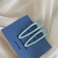 Paire de jolies barrettes gouttes vert menthe mat sur carte bleue pour fille - Bleu