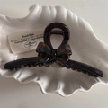 Detailed macro view of acetate tortoise shell hair claw with France Handmade gold lettering - Bow-knot (FJ89540) / Blue Coffee Tortoise