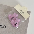 Détail de barrettes à cheveux ours roses avec motifs cœurs en emballage de vente - Lapin / Rose foncé